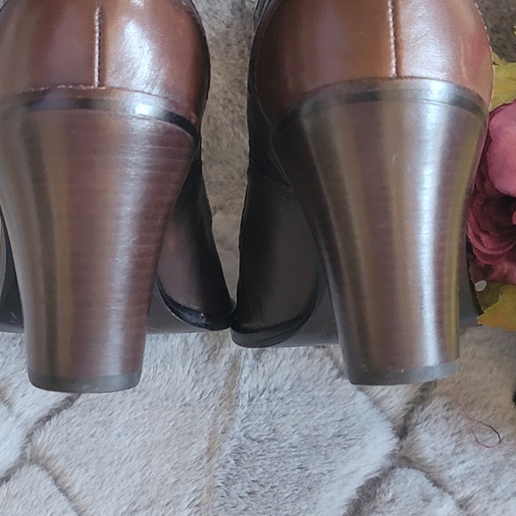 NWOT ANTONIO MELANI EMBOSSED ANKLE BOOTS - Picture 6 of 9